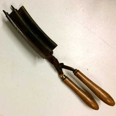 Fluted curling iron, early 1900s
