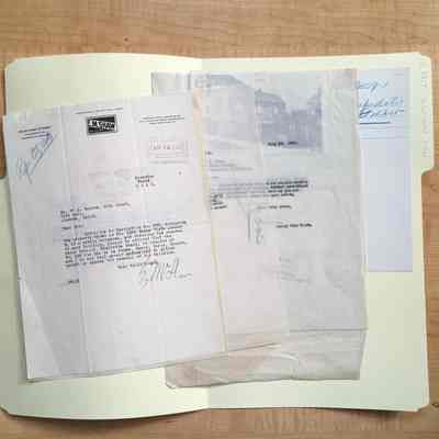 Folder marked '3009' with papers relating to dilapidated buildings, 1921-1922