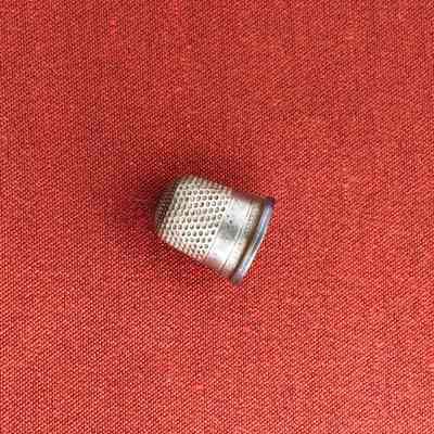 Silver thimble marked 21 of the Macdonald family.