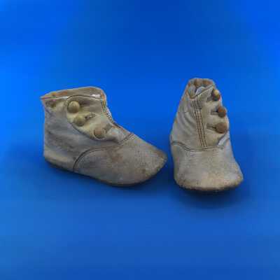 White kid high buttoned baby shoes of Edward Wm. Fowler, c. 1920