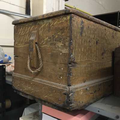 Sea captain's chest with false graining and rope handles of Fred Toye, c. 1880s