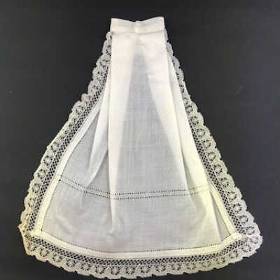Triangular lawn collar trim with lace edging, early 1900s