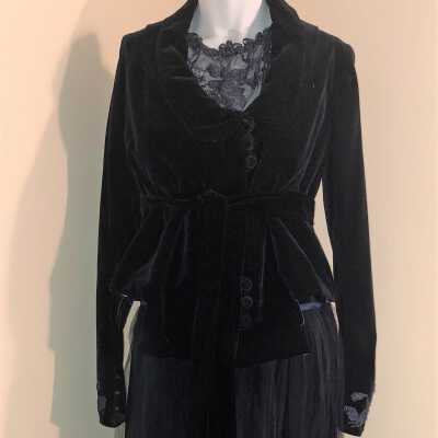 Dark blue velvet 2-piece suit of Mrs. Samuel M. Haslett, c. 1915