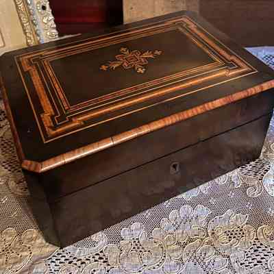Sewing box of Bertha Meyers, c. 1880-1890