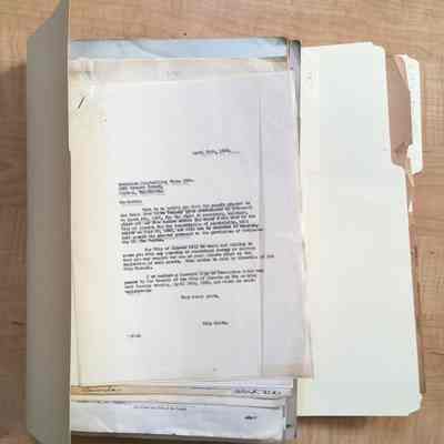 Folder marked '3001-3050' with miscellaneous papers, 1920s