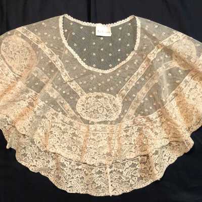 Ecru rayon lace collar with acorn & leaves motif, c. 1930s
