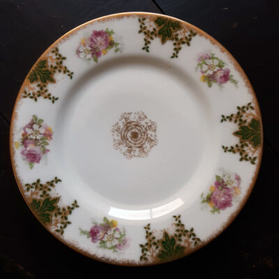 Porcelain Limoges Plate of Neil & Maude Macdonald, late 1890s or early 1900s