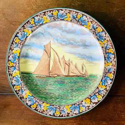 'Running in from the Light Ship' Wedgewood plate with design of sailboats, early 1900s