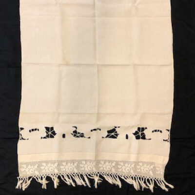 Italian runner with crocheted lace trim of the Zanaria family, c. 1920