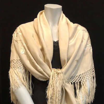 Japanese Shawl with large flowers and leaves and fringe, before 1920