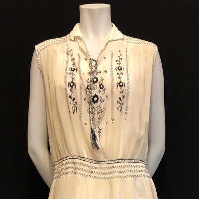 White voile dress trimmed with black embroidery and drawstring tie, 1920s