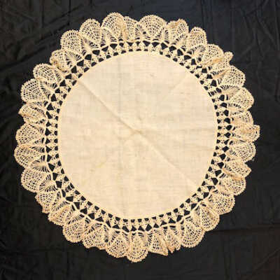 Circular tablecloth of unbleached ecru linen with crocheted lace flounce, 1910-1920