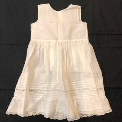 White cotton baby slip from the Calpestri family, between 1875 and 1900
