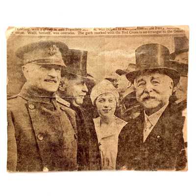Clipping General Pershing and Dorothy Dyer in Red Cross uniform, 1918