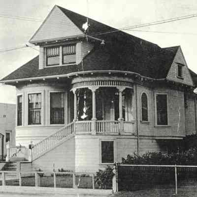 view 939 Taylor, c. 1940s/1950s (without trees): (digital only, courtesy / collection of W. Minor)