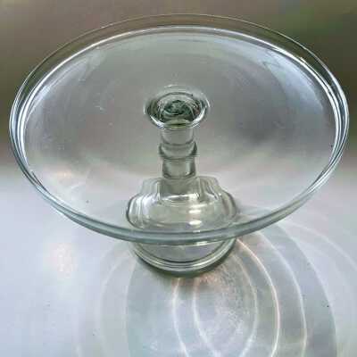 Circular pedestal-based glass cake stand, prior 1997