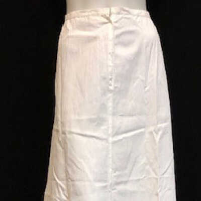 White linen skirt with machine lace inset, c. 1908