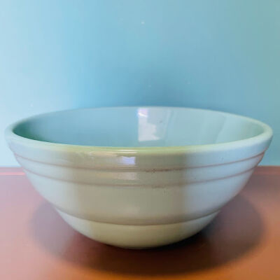 Green ceramic mixing bowl of the Blake-Dyer family, 1930s - 1940s