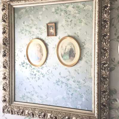 Mirror with antique frame with silver-leaf of the Meyers family, c. 1890s