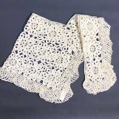 Hand-crocheted ecru collar with pseudo flowers, c. 1920s