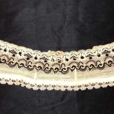 Lace collar with black and white trim and jet beads of Eleanor Line, c. 1900