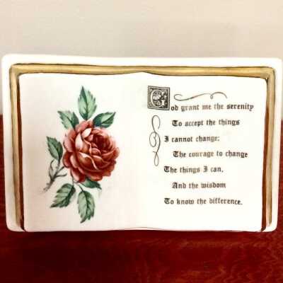 Commemorative vase of Edith McGinnis, Daughters of Saint George, 1968