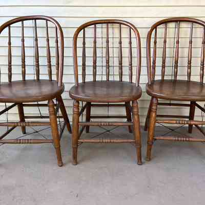 Four windsor-style chairs with saddle seat, c. late 19th century