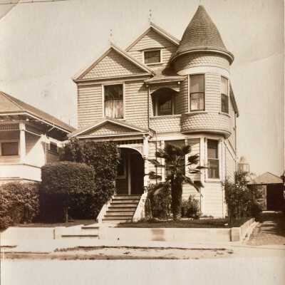 Postcard Main facade of a Queen Anne residence, early 1900s