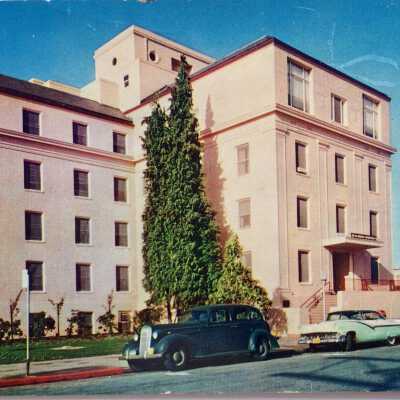 Photo postcard Alameda Hospital, with new Stephens Wing, c. 1960