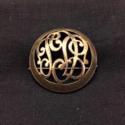Circular silver brooch of Ida Clinton, before 19