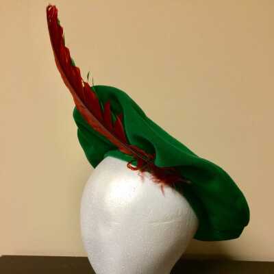 Green felt Scottish beret hat with two feathers, c. 1940s