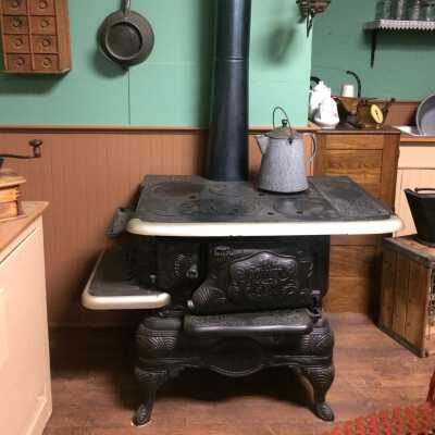 Taunton Iron Works Quaker Gem 7 stove, 1890s