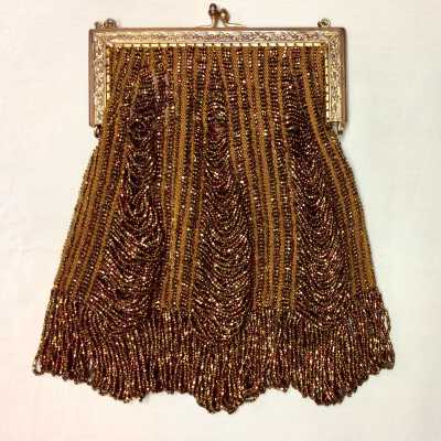 Crocheted Purse with iridescent brown beads from Mrs. August Pearson, 1910 - 1920