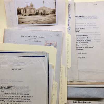 Folder with City documents from pouches 145-149, 1925-1932