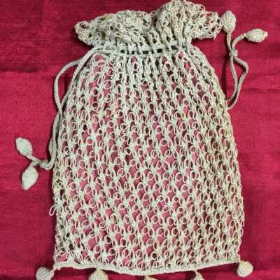 Ecru macrame purse lined in pink silk, with teardrop tassels, c. 1910-1915