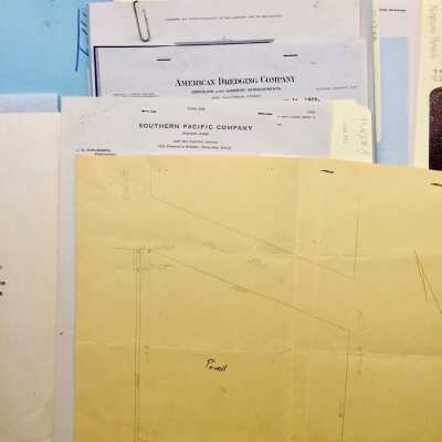 Folder with City papers numbered 1975-1979, 1926-1931