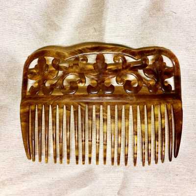 Tortoise shell hair comb of the Thomas family of 1405 Caroline Street, early 1900s