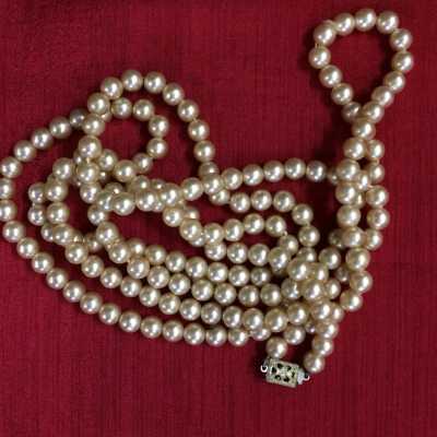 Opera length string of imitation pearls, 1930 / 1940s