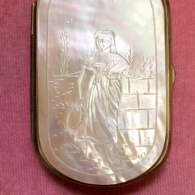 Mother-of-pearl coin purse with red silk lining, c. 1900