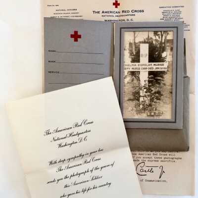 Photo grave Thelma Eisfeldt and Red Cross condolence note in envelope, 1920