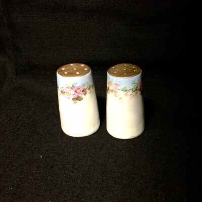 Handpainted salt/pepper set with pinkflowers on yellow, c. 1930