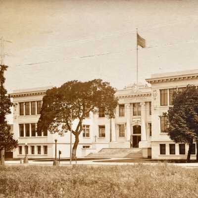 Postcard Main Facade Haight grammar school, Ca. 1915