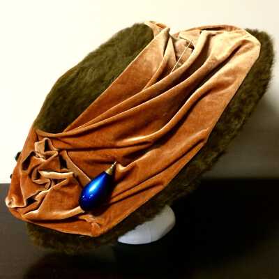 Brown fur velvet hat with violets, c. 1912