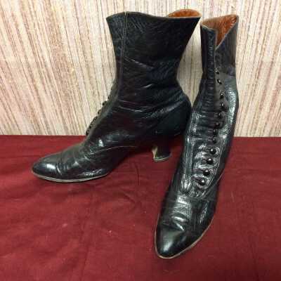 Gunmetal colored leather high buttoned shoes, c. 1908