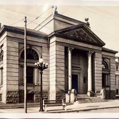 Postcard main facade Alameda Free Library, c. 1920
