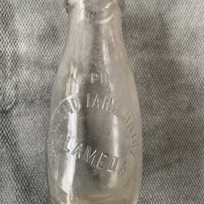 Pint Milk bottle from Highland Farm Dairy, 1910-1922