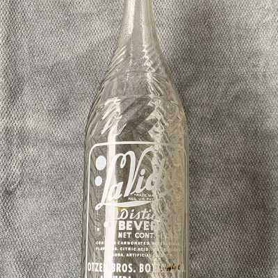 La Vida Bottle manufactured by Otzen Brothers, c. 1950s