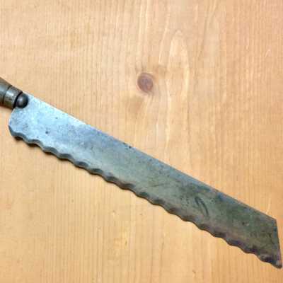 Universal L F &C bread knife of the Cox family