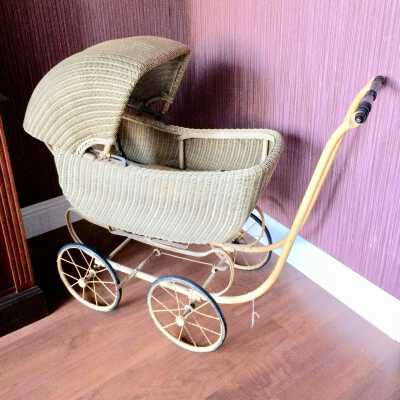 Baby Carriage of Betty Seebeck Dombrink, c. 1920s