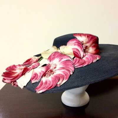 Picture hat of imitation black straw with pink silk flowers, c. 1940